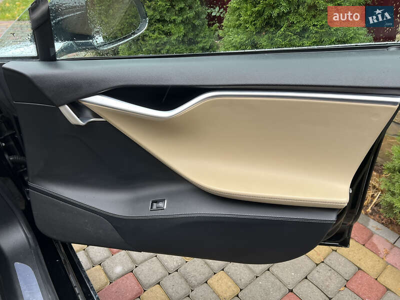 Лифтбек Tesla Model S 2015 в Львове фото 20 Лифтбек Tesla Model S 2015 в Львове