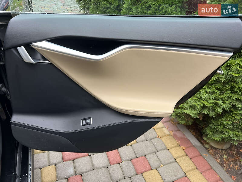 Лифтбек Tesla Model S 2015 в Львове фото 22 Лифтбек Tesla Model S 2015 в Львове