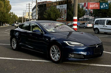 Ліфтбек Tesla Model S 2017 в  фото 8 Ліфтбек Tesla Model S 2017 в
