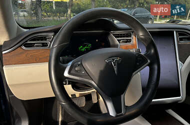 Ліфтбек Tesla Model S 2017 в  фото 16 Ліфтбек Tesla Model S 2017 в