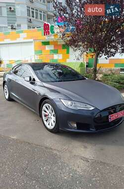 Лифтбек Tesla Model S 2014 в 