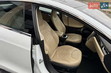 Лифтбек Tesla Model S 2013 в 