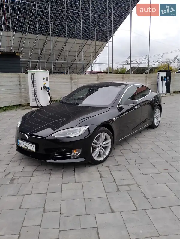 Tesla Model S 2020