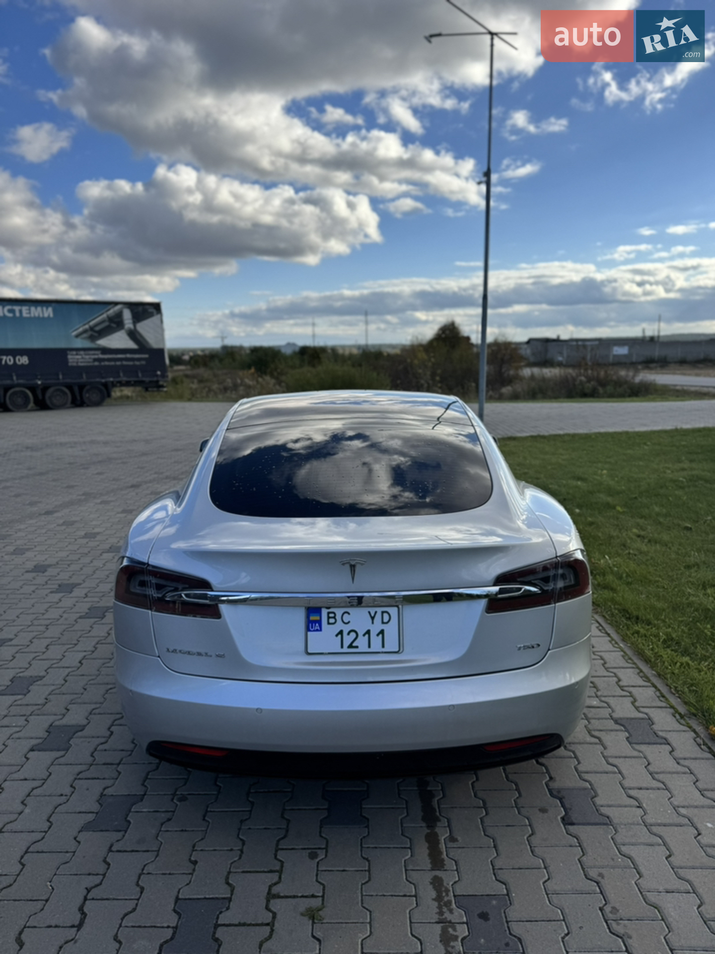 Tesla Model S 2018 VIN 5YJSA1E29JF280638 фото оголошення 6 з 13