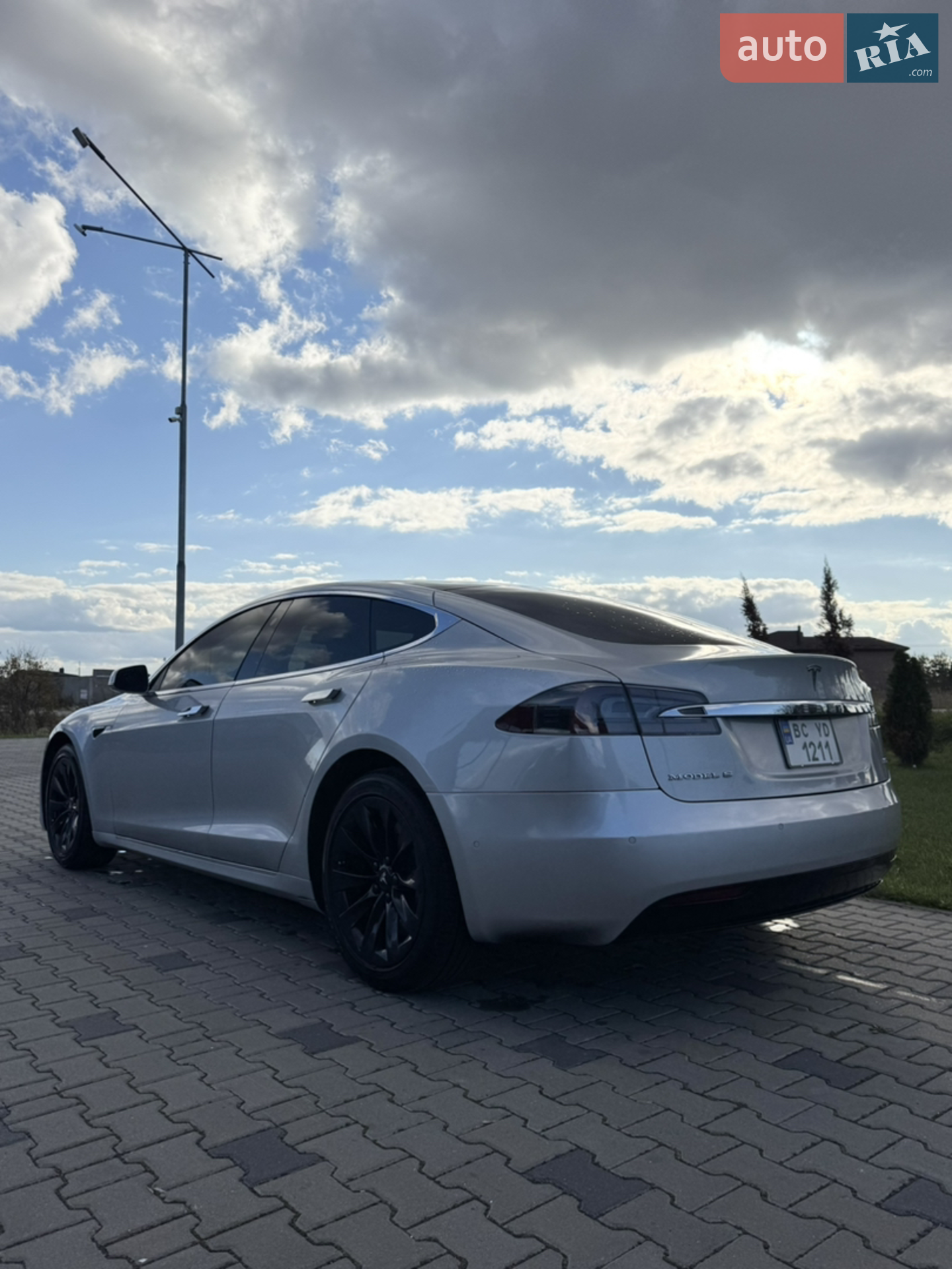 Tesla Model S 2018 VIN 5YJSA1E29JF280638 фото оголошення 9 з 13