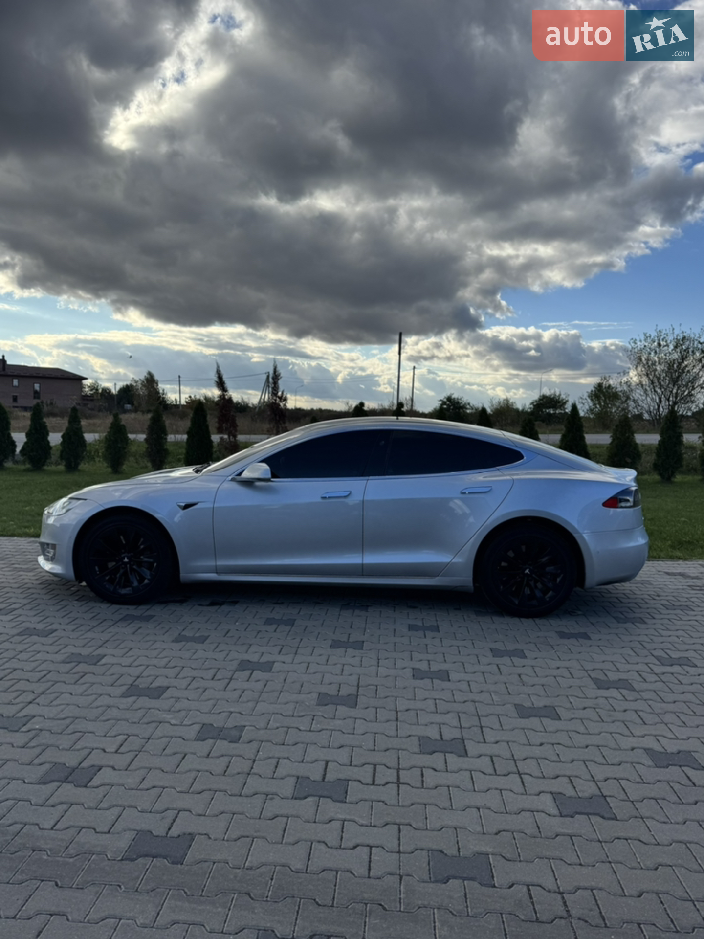 Tesla Model S 2018 VIN 5YJSA1E29JF280638 фото оголошення 10 з 13