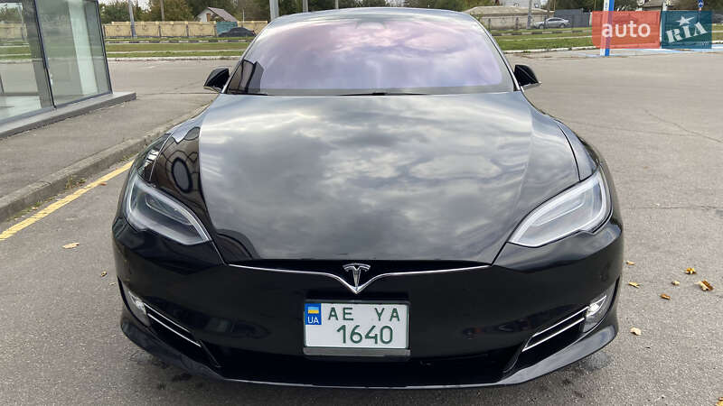 Ліфтбек Tesla Model S 2018 в Харкові
