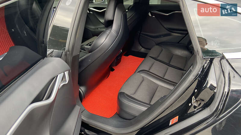 Ліфтбек Tesla Model S 2018 в Харкові