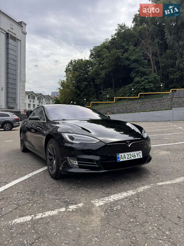 Лифтбек Tesla Model S 2020 в Киеве