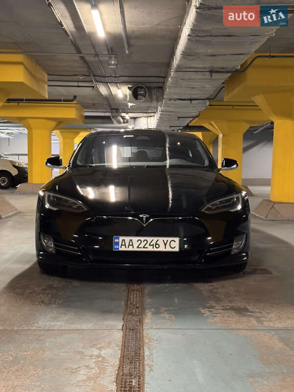 Лифтбек Tesla Model S 2020 в Киеве