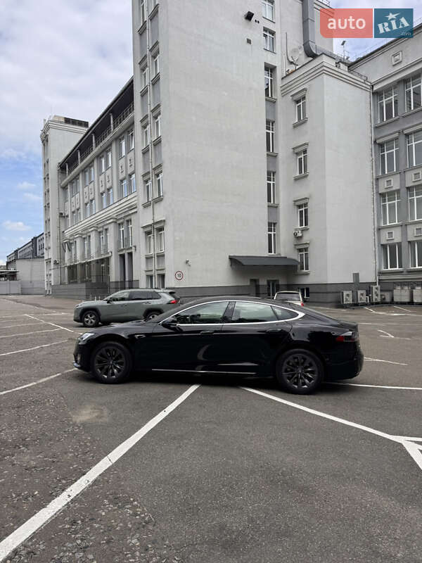 Лифтбек Tesla Model S 2020 в Киеве