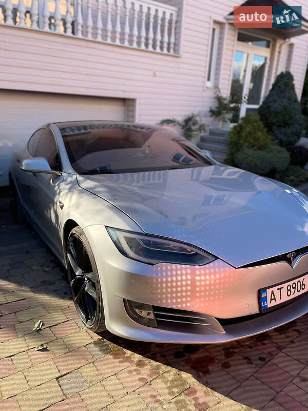 Лифтбек Tesla Model S 2018 в Ивано-Франковске