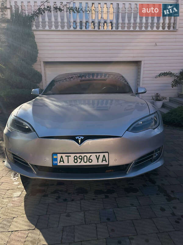 Лифтбек Tesla Model S 2018 в Ивано-Франковске