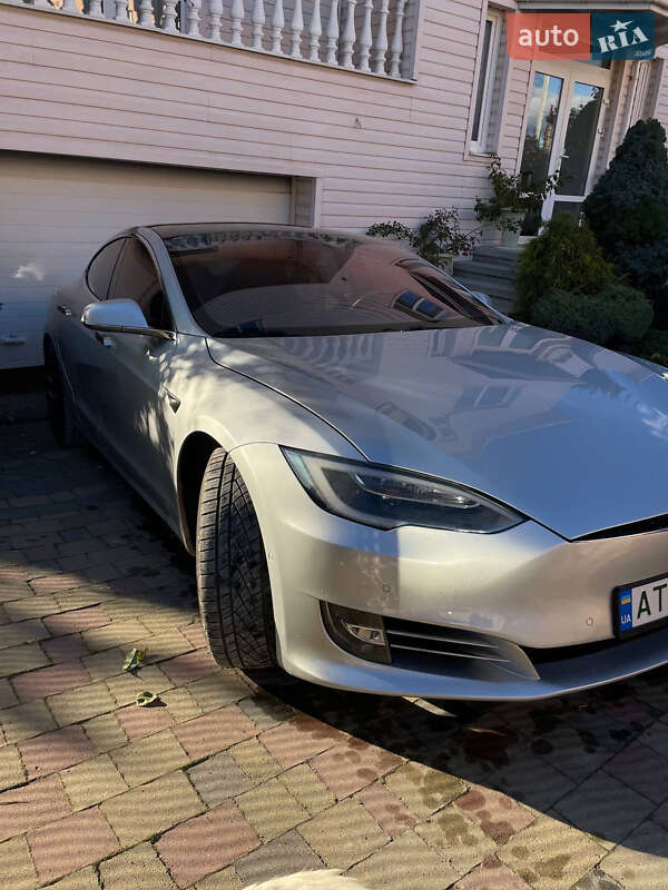 Лифтбек Tesla Model S 2018 в Ивано-Франковске