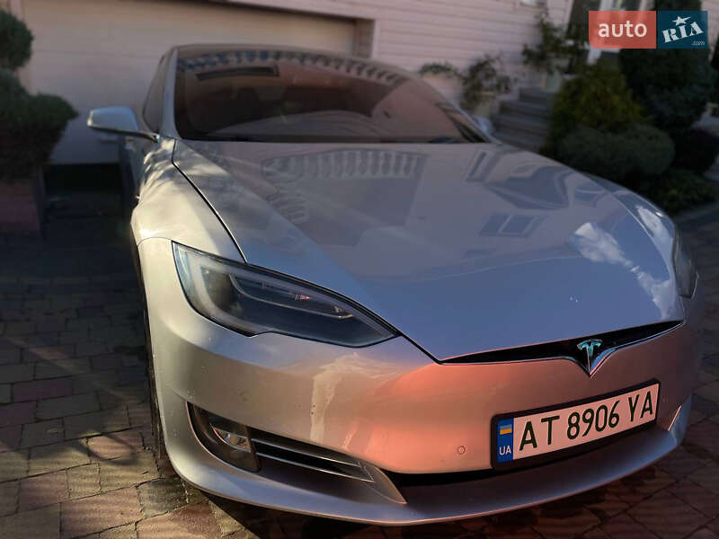 Лифтбек Tesla Model S 2018 в Ивано-Франковске