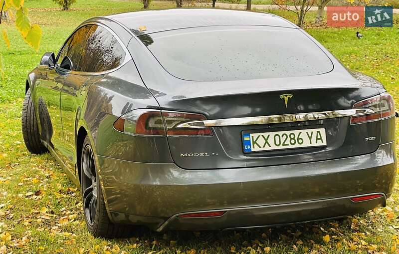 Лифтбек Tesla Model S 2015 в Харькове