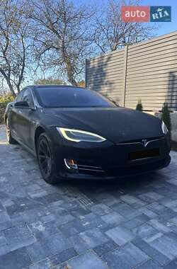 Лифтбек Tesla Model S 2018 в 