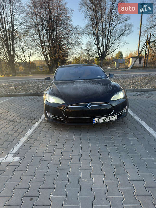 Лифтбек Tesla Model S 2015 в Черновцах