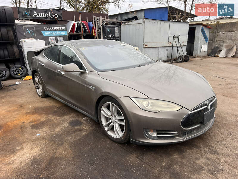 Ліфтбек Tesla Model S 2016 в Вінниці фото Ліфтбек Tesla Model S 2016 в Вінниці