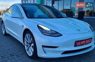 Лифтбек Tesla Model S 2018 в Нововолынске
