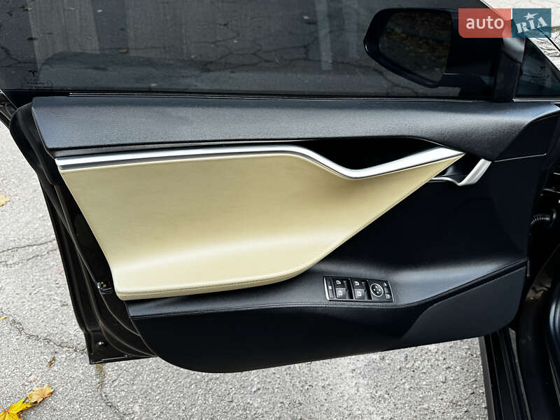 Лифтбек Tesla Model S 2013 в Кропивницком фото 17 Лифтбек Tesla Model S 2013 в Кропивницком