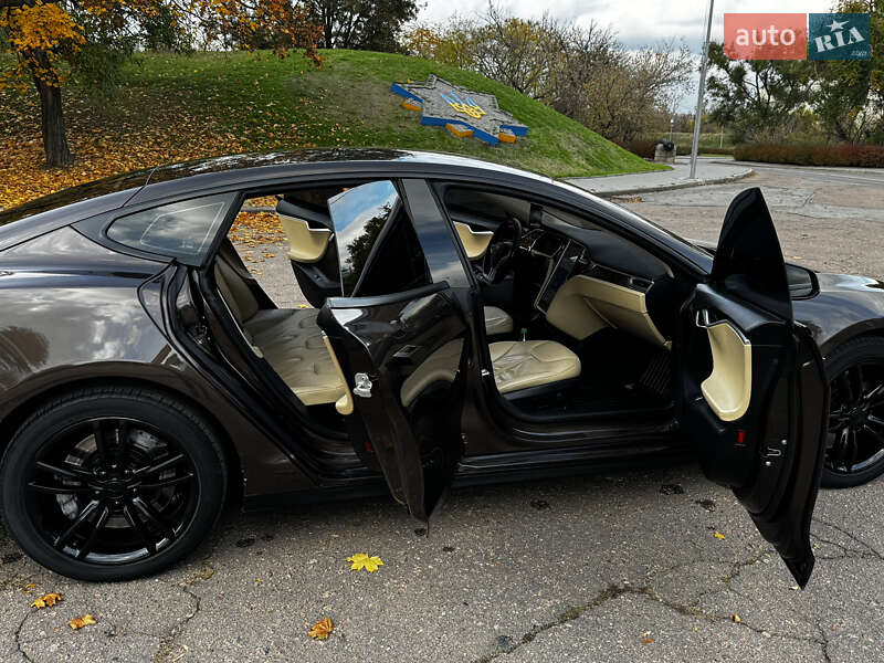 Лифтбек Tesla Model S 2013 в Кропивницком фото 34 Лифтбек Tesla Model S 2013 в Кропивницком