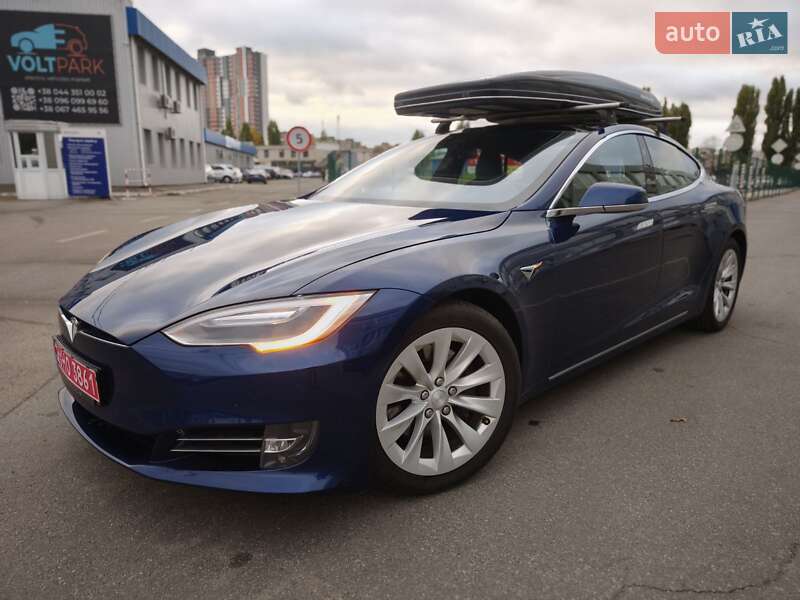 Лифтбек Tesla Model S 2017 в Киеве