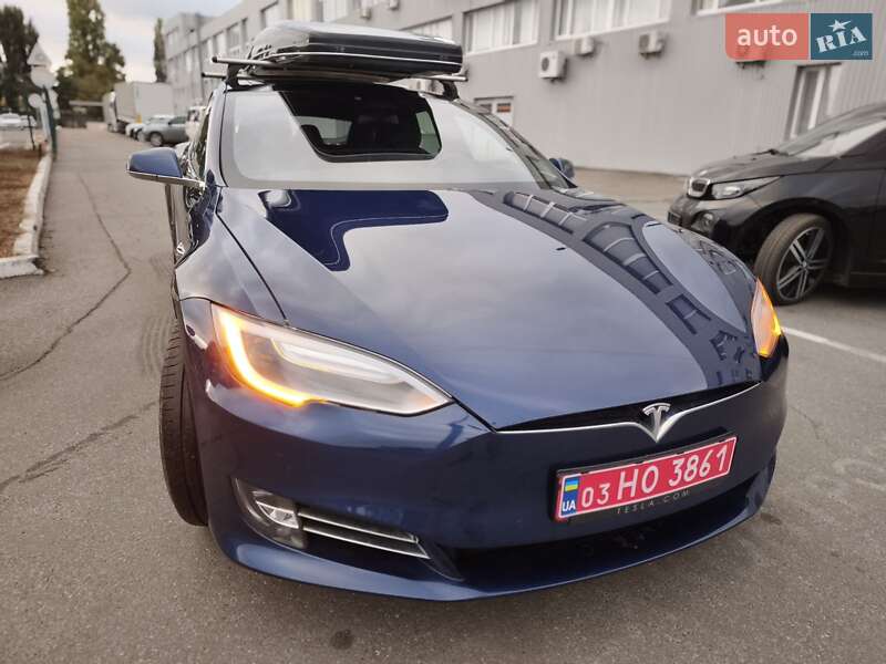 Лифтбек Tesla Model S 2017 в Киеве