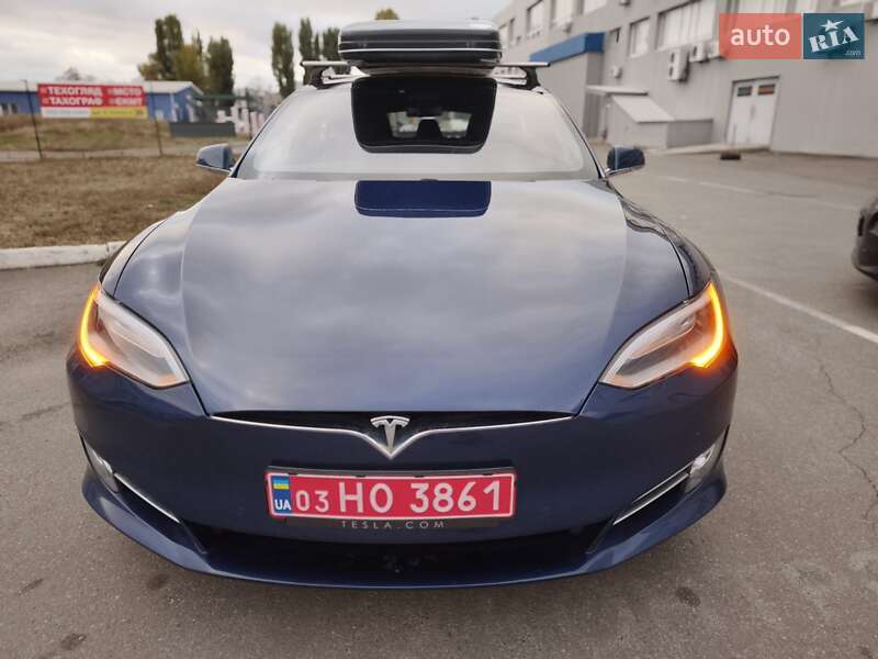 Лифтбек Tesla Model S 2017 в Киеве