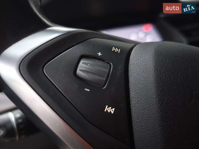 Лифтбек Tesla Model S 2017 в Киеве