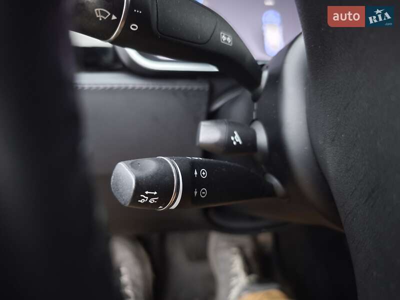 Лифтбек Tesla Model S 2017 в Киеве