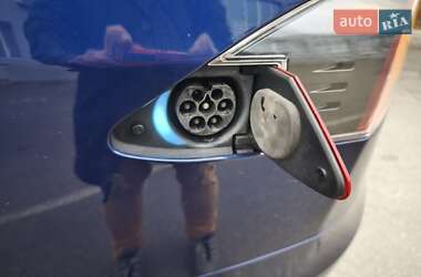 Лифтбек Tesla Model S 2017 в Киеве