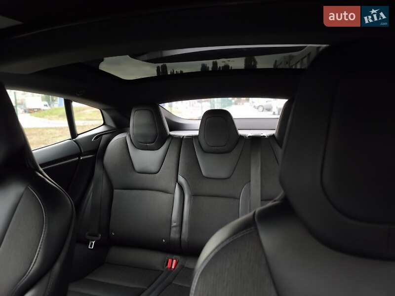 Лифтбек Tesla Model S 2017 в Киеве