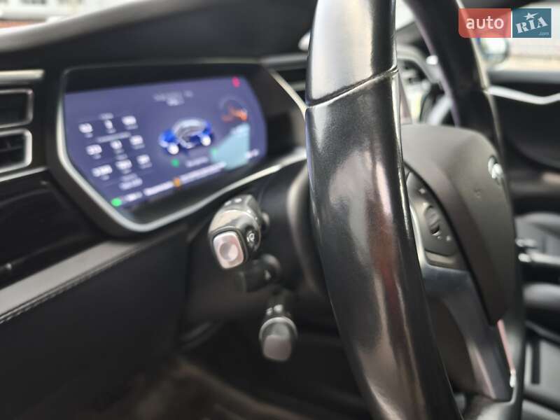 Лифтбек Tesla Model S 2017 в Киеве