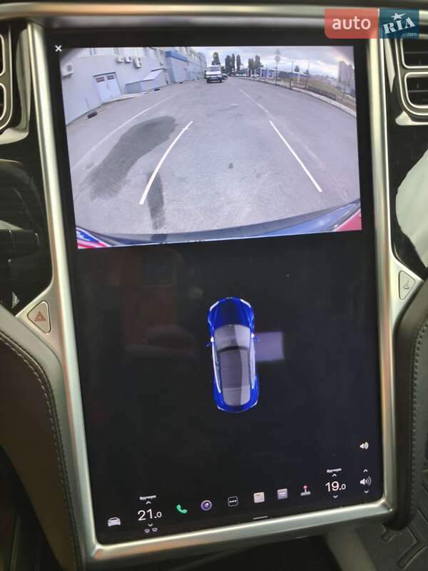 Лифтбек Tesla Model S 2017 в Киеве