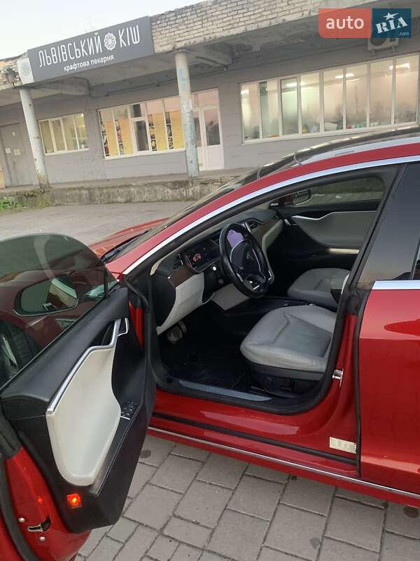 Лифтбек Tesla Model S 2016 в Львове фото 29 Лифтбек Tesla Model S 2016 в Львове
