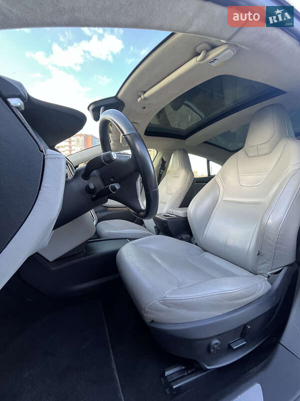 Лифтбек Tesla Model S 2016 в Львове фото 33 Лифтбек Tesla Model S 2016 в Львове