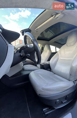 Лифтбек Tesla Model S 2016 в 