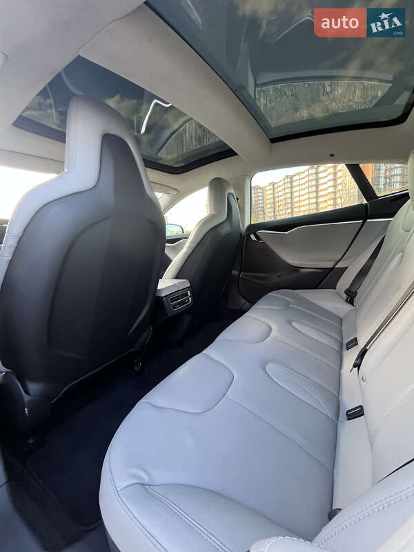 Лифтбек Tesla Model S 2016 в Львове фото 38 Лифтбек Tesla Model S 2016 в Львове