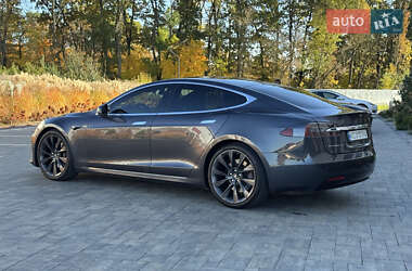 Лифтбек Tesla Model S 2017 в 