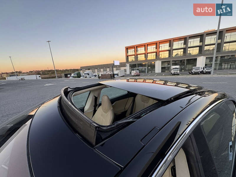 Ліфтбек Tesla Model S 2014 в Львові фото 31 Ліфтбек Tesla Model S 2014 в Львові
