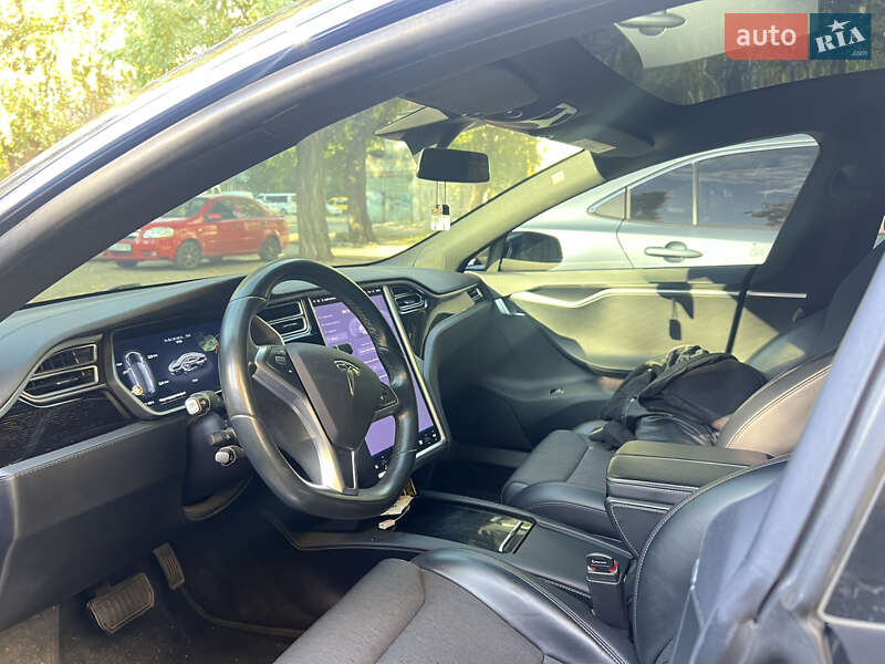 Лифтбек Tesla Model S 2017 в Днепре