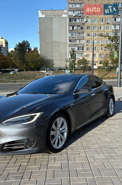 Ліфтбек Tesla Model S 2015 в  фото 14 Ліфтбек Tesla Model S 2015 в