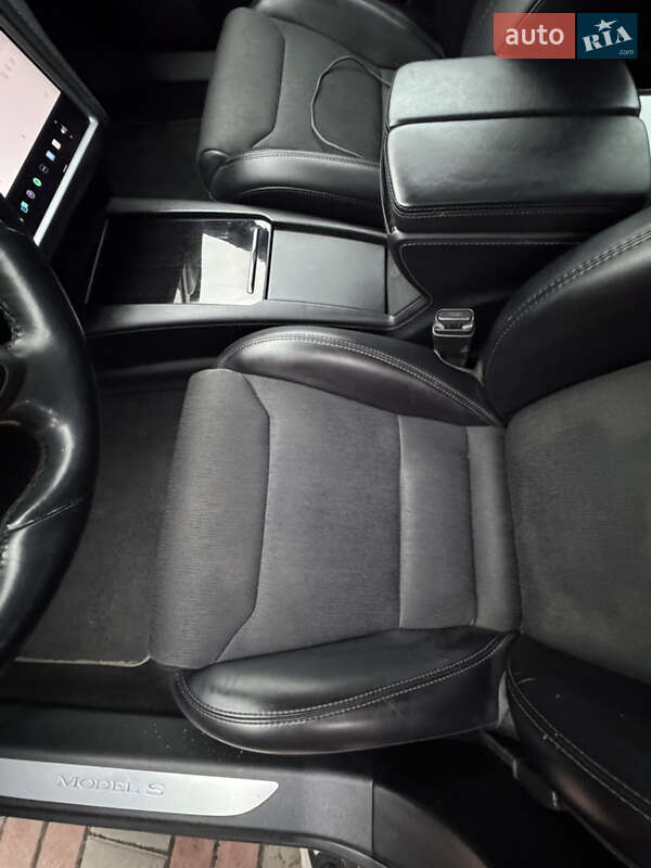 Ліфтбек Tesla Model S 2018 в Києві фото 32 Ліфтбек Tesla Model S 2018 в Києві