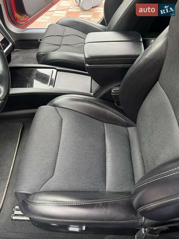 Ліфтбек Tesla Model S 2018 в Києві фото 45 Ліфтбек Tesla Model S 2018 в Києві