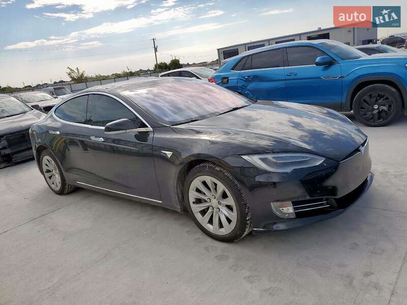 Ліфтбек Tesla Model S 2017 в Києві