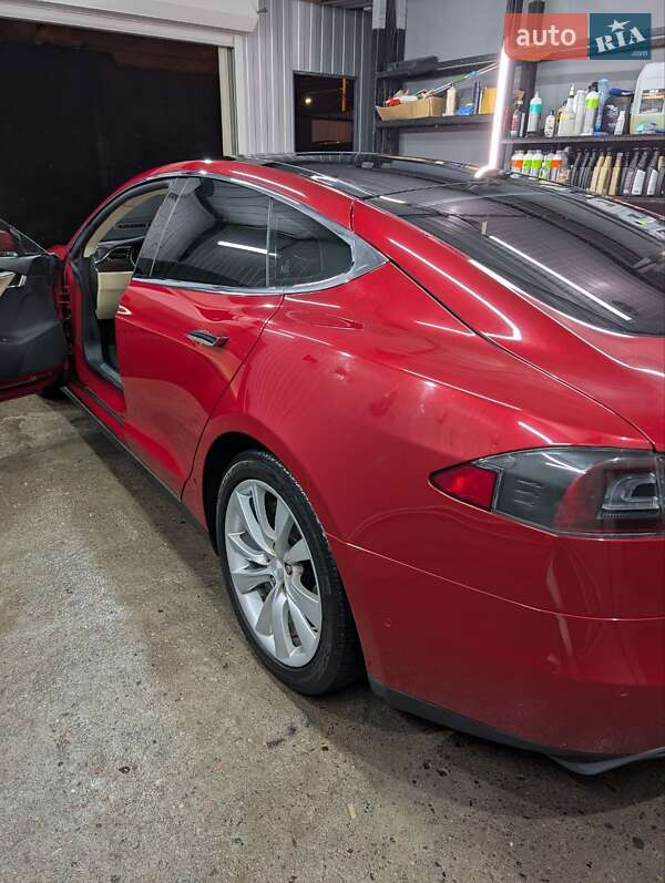 Ліфтбек Tesla Model S 2015 в Києві