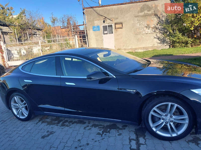 Лифтбек Tesla Model S 2014 в Львове