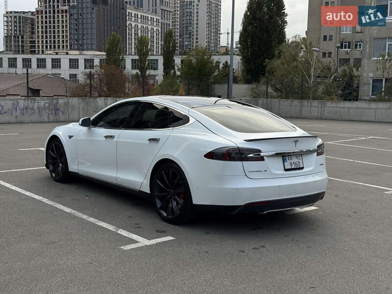 Лифтбек Tesla Model S 2015 в Киеве фото 3 Лифтбек Tesla Model S 2015 в Киеве