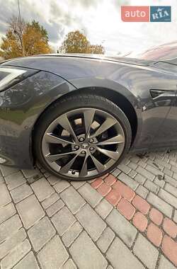 Лифтбек Tesla Model S 2018 в Виннице
